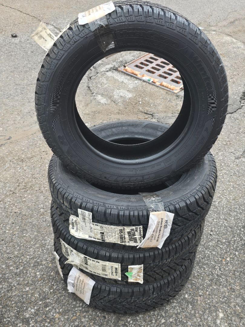 4x 195/60R15 Goodyear 88T UltraGrip Winter