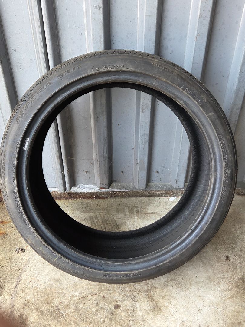 1x 225/40R19 Nexen NFERA SU1 93Y