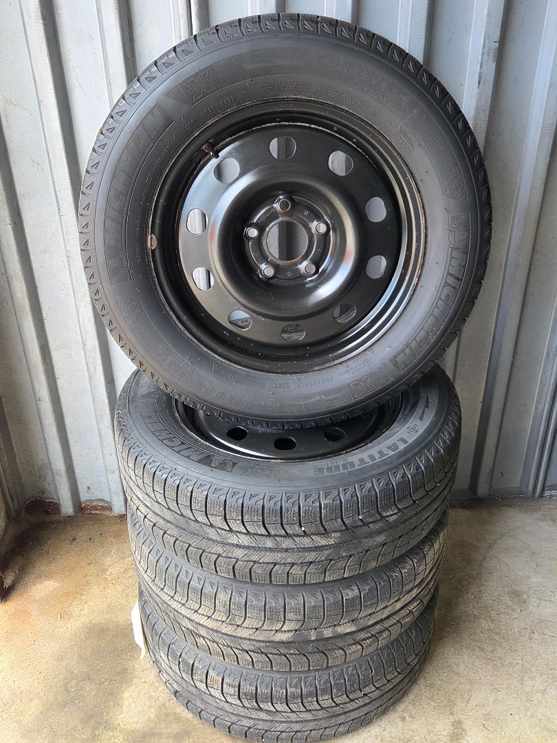 4x 17" Dodge Caravan 2014 5x114.3 225 65 17 Michelin X-Green