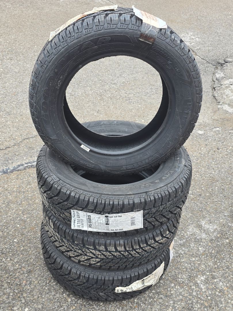 4x 195/60R15 Goodyear 88T UltraGrip Winter