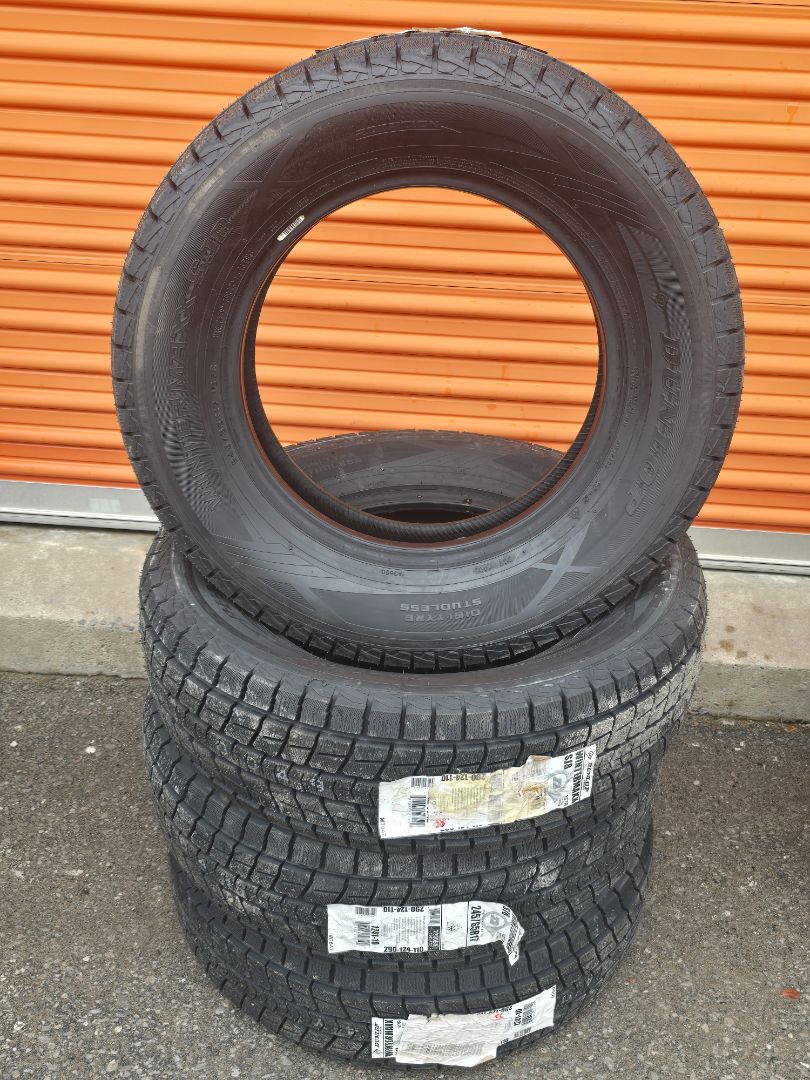 4x 245/65R17 Dunlop 107R Wintermaxx SJ8
