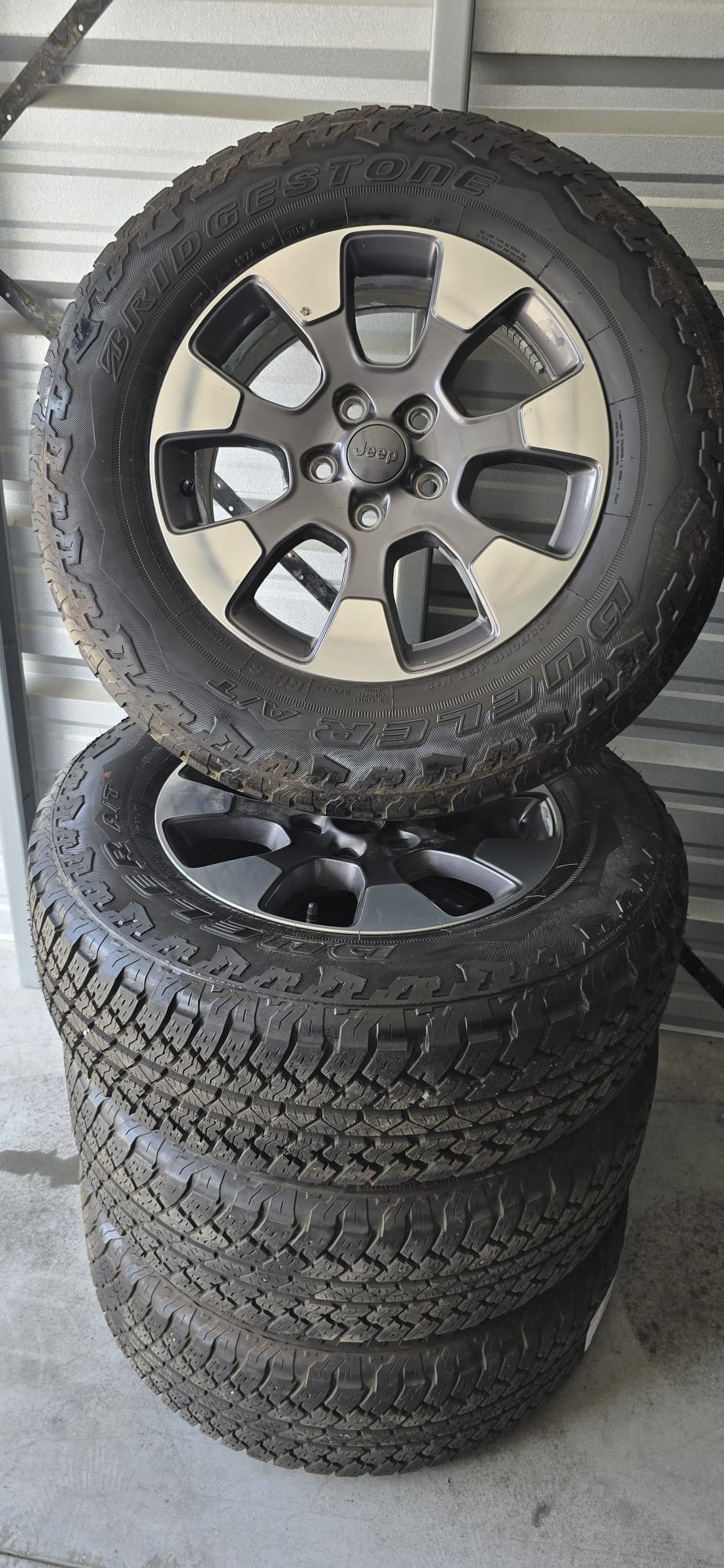 4x 255/70R18 Bridgestone Dueler AT 113T