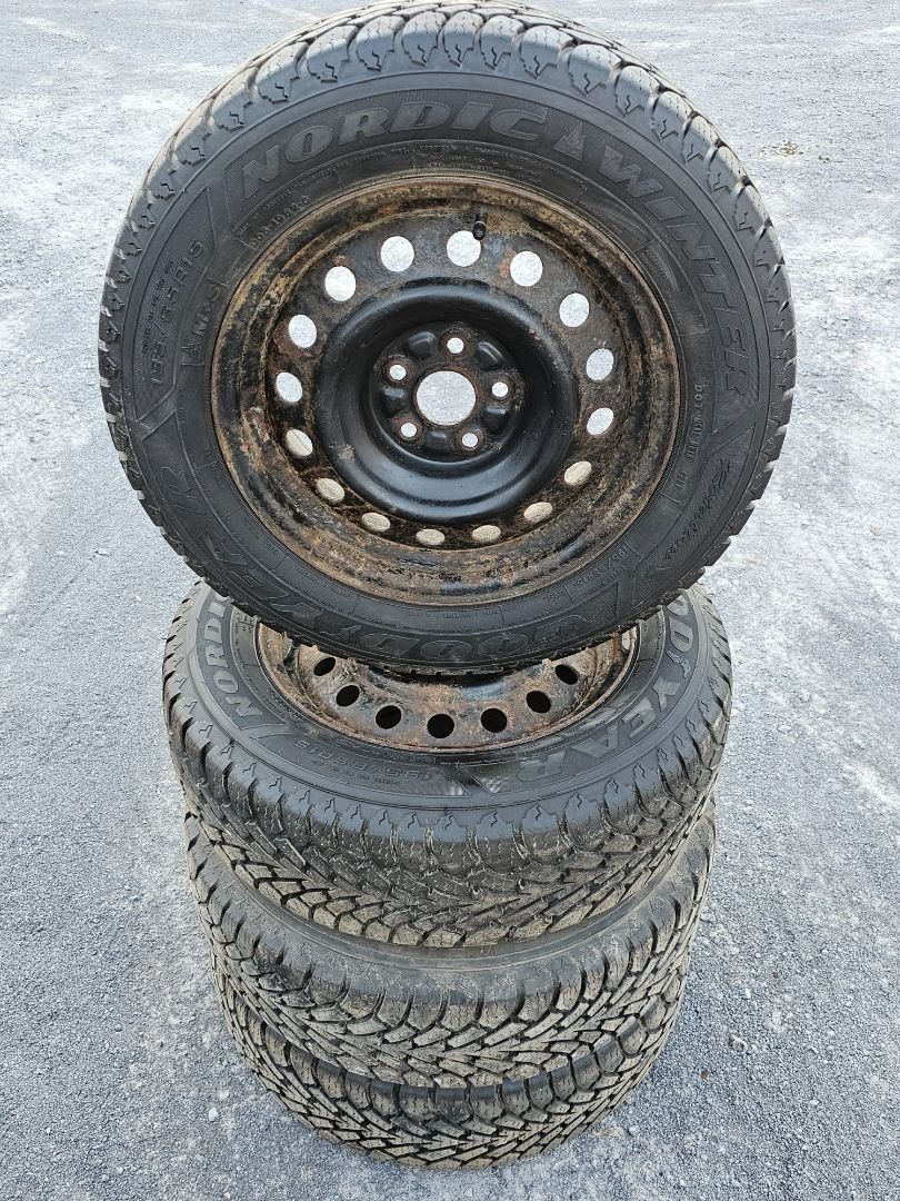 4x 15" Toyota Corolla 2019 5x100 195 65 15 Goodyear Nordic Winter