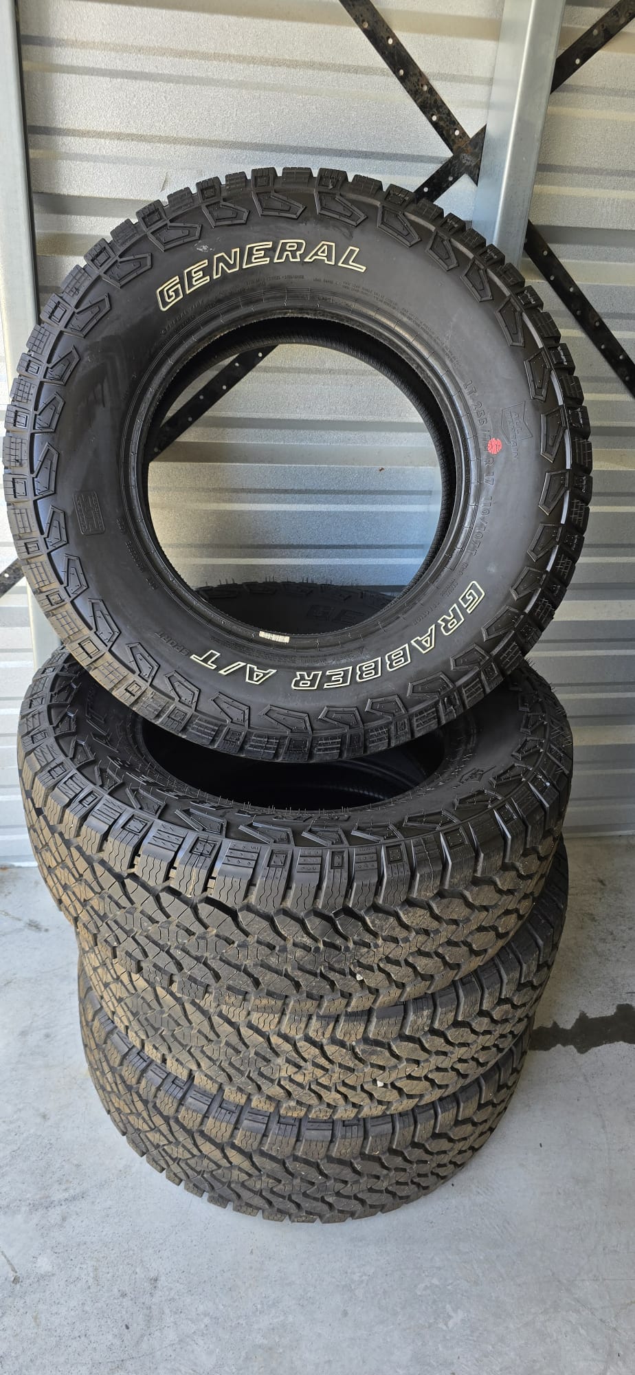4x 255/70R17 General Tire Grabber AT 110/107T