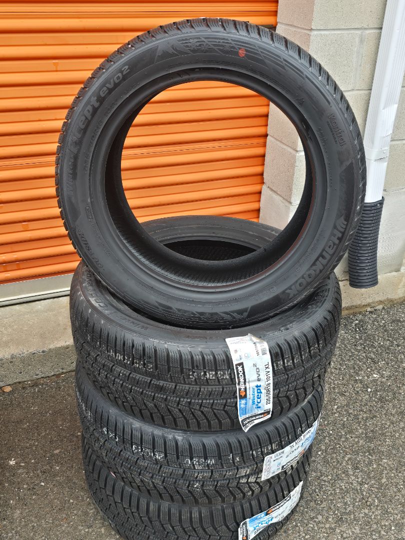 4x 235/50R18 Hankook Winter Icept Evo2