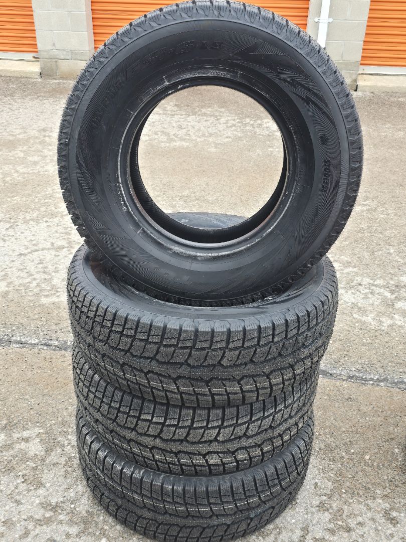 4x 285/70R17 Toyo 117H Observe GSi-6 LS