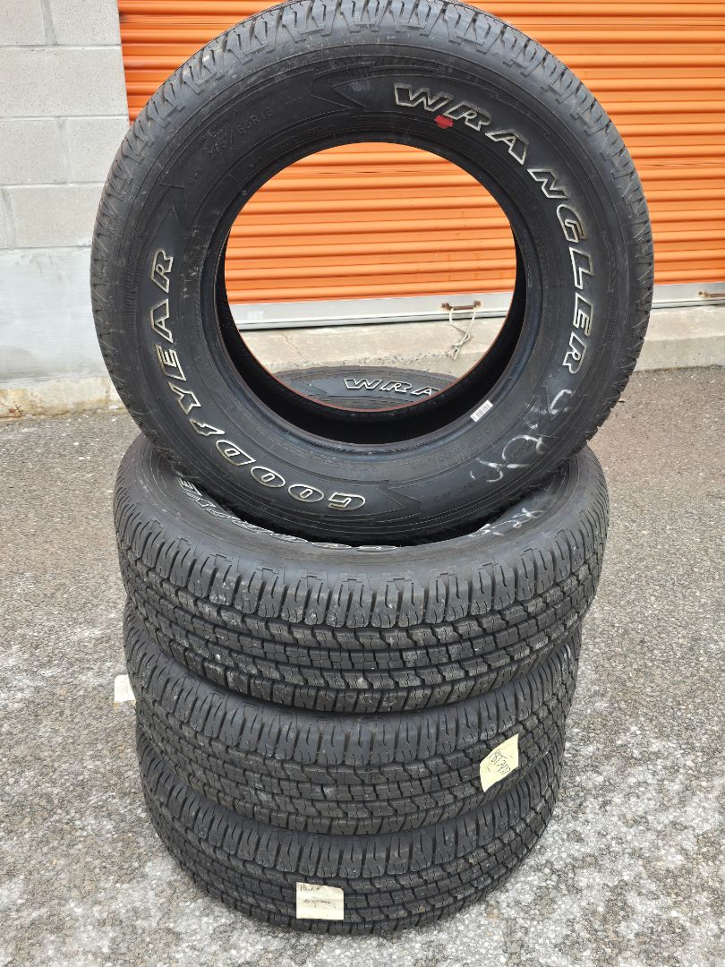 4x 275/65R18 Goodyear 116T Wrangler
