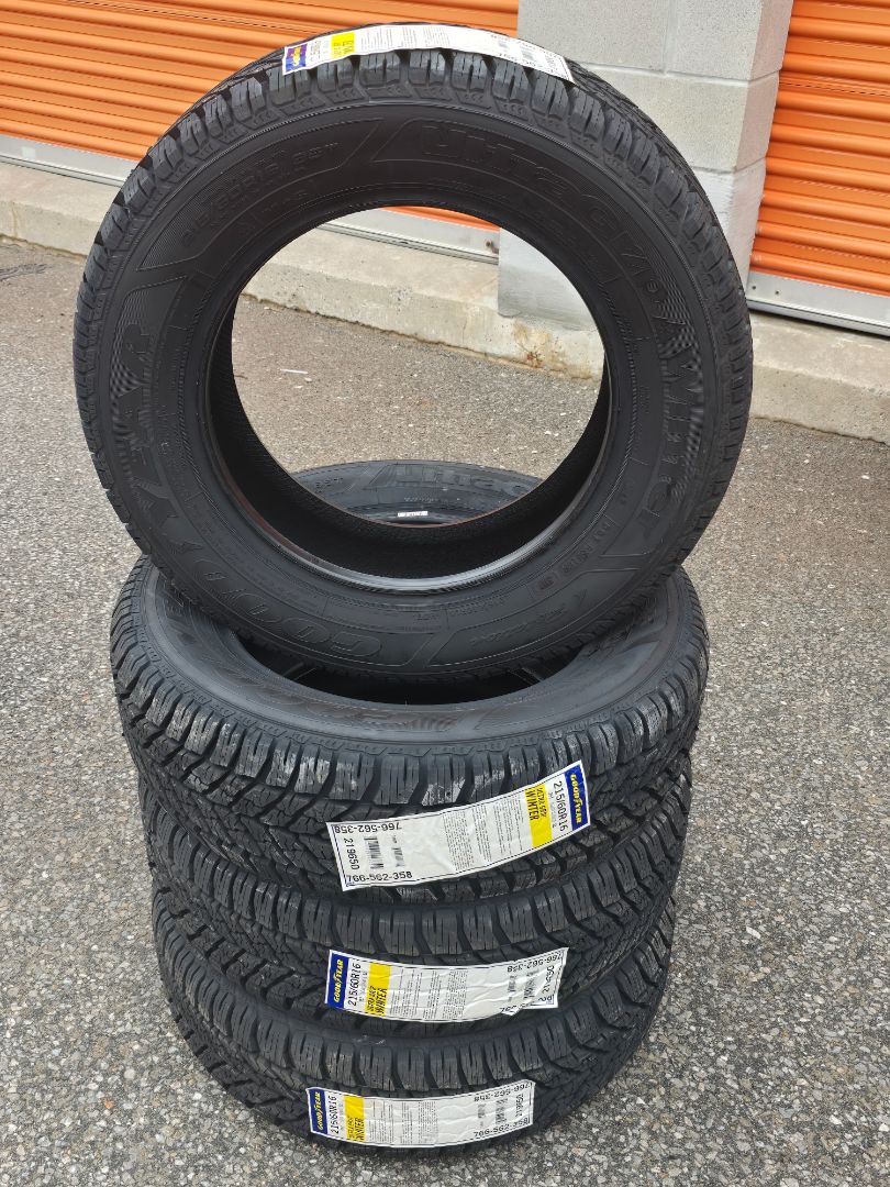4x 215/60R16 Goodyear 95T UltraGrip Winter