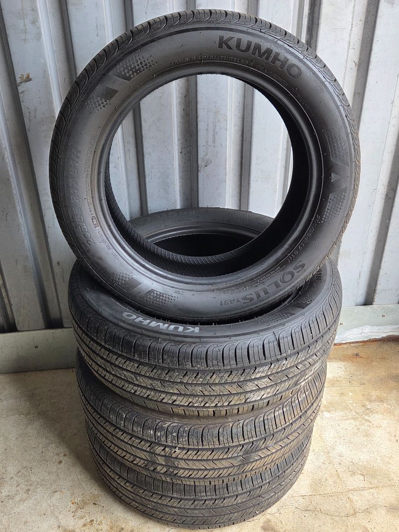 4x 205/55R17 Kumho Solus TA31