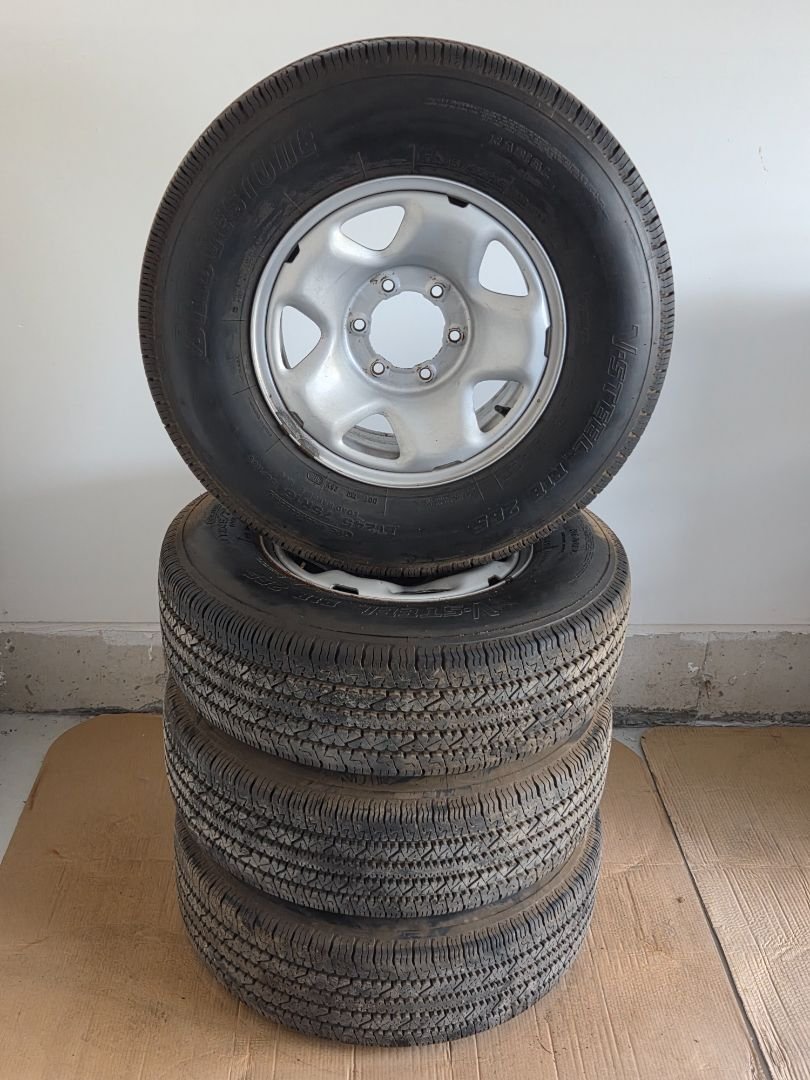4x 16" Toyota Tacoma 2020 6x139.7 245 75 16 Bridgestone V-Steel Rib 265