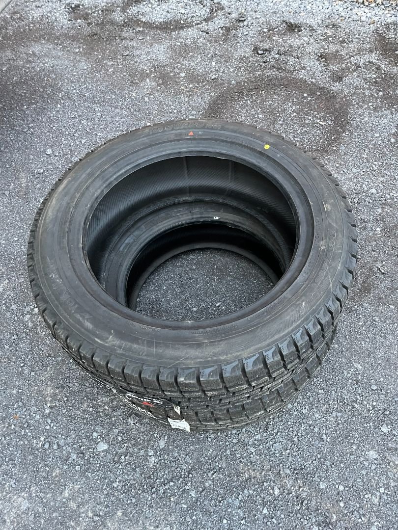 2x 215/55R17 Yokohama iceGuard iG20
