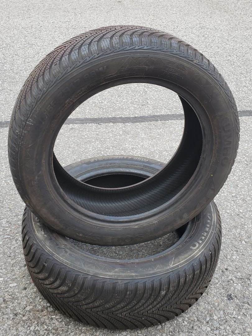 2x 215/55R17 Kumho Solus 4S HA32