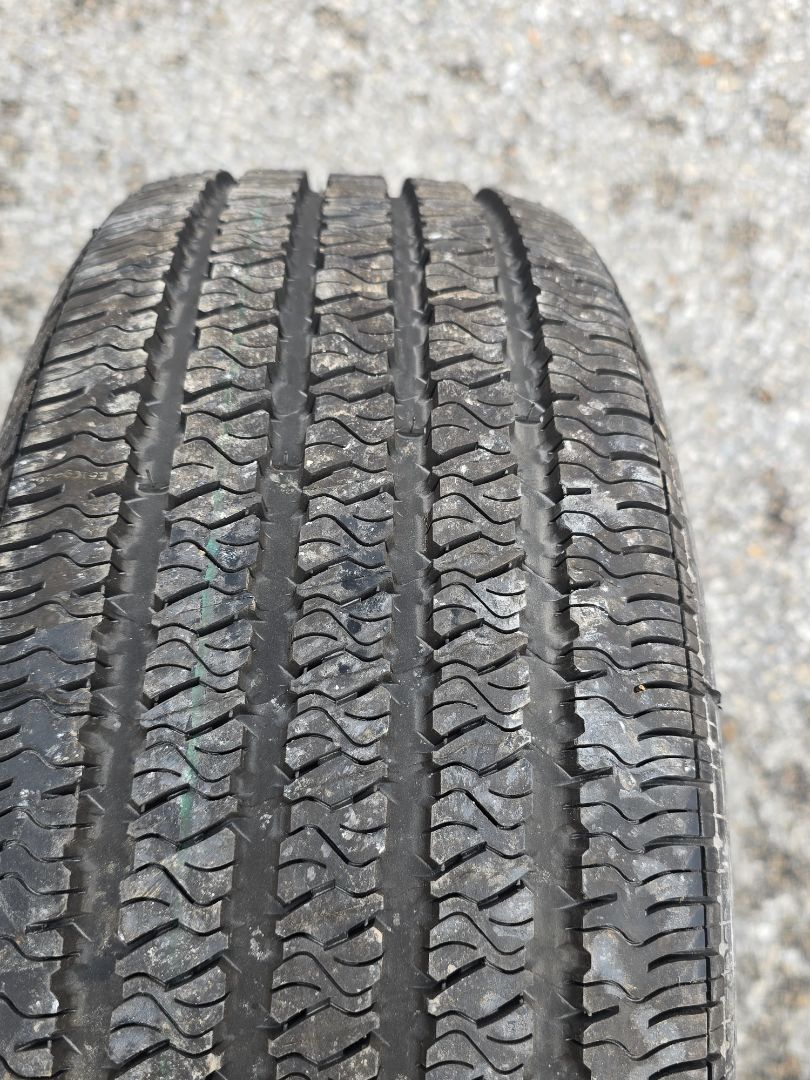 Tire image 3