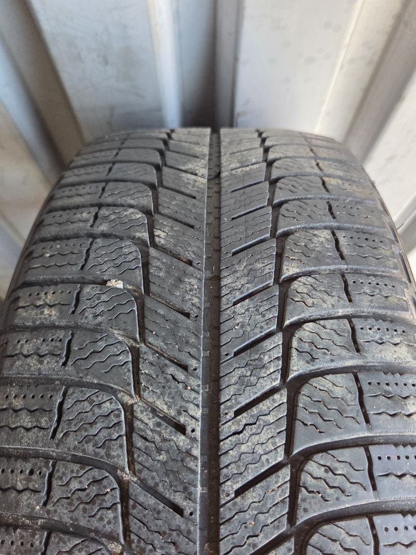Tire image 1