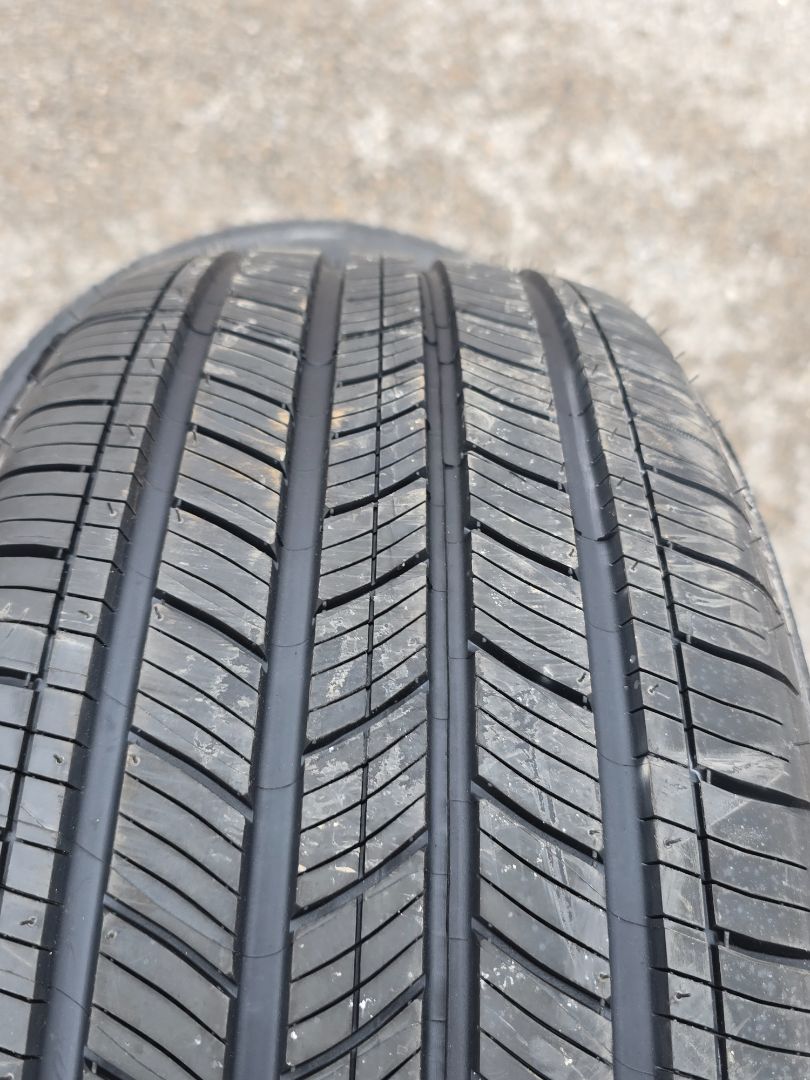 Tire image 3