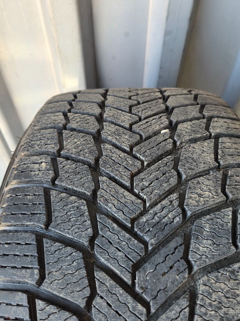 Tire image 1
